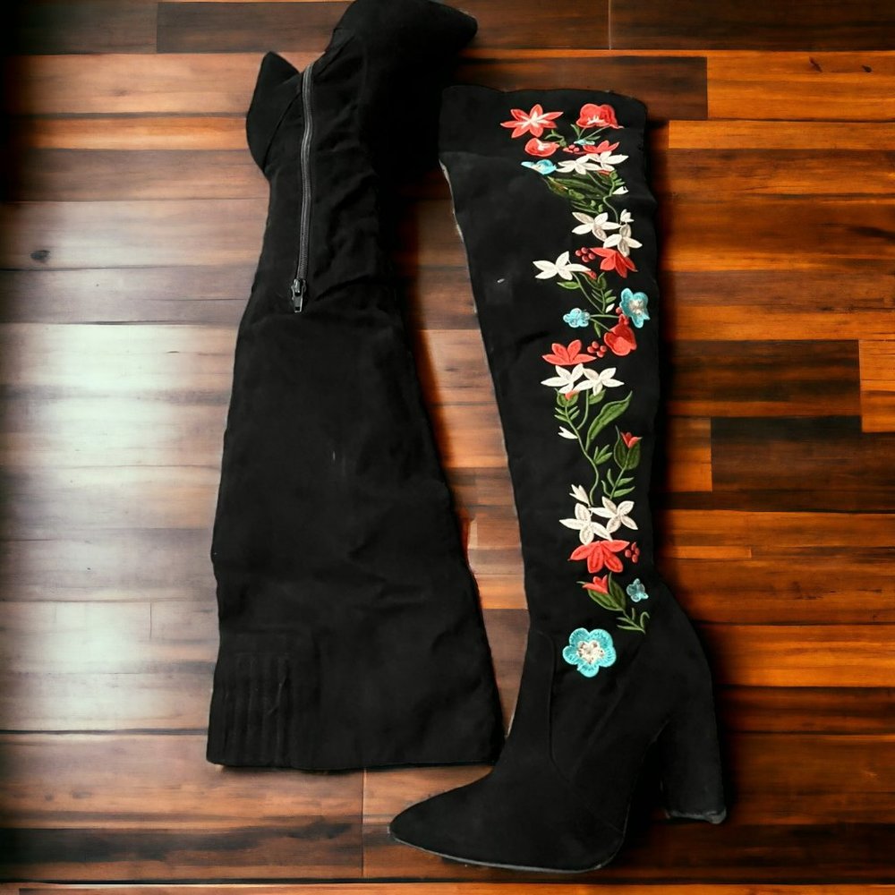 Qupid Miss 10 Embroidered Floral Thigh High‎ Boots Black Faux Suede Size 5.5